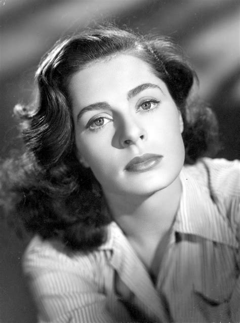 VIVECA LINDFORS .